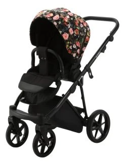 Adamex Porto Flowers Black 2-in-1 Kinderwagen FL-1 -KinderReisWereldNederland adamex porto flowers black 2 in 1 kinderwagen fl 1 1 1920x1920
