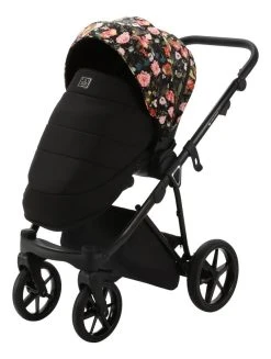 Adamex Porto Flowers Black 2-in-1 Kinderwagen FL-1 -KinderReisWereldNederland adamex porto flowers black 2 in 1 kinderwagen fl 1 8 1920x1920