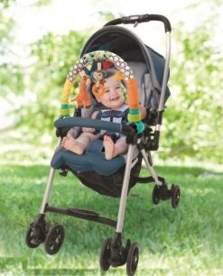 Infantino Go GaGa Safari Speelboog BK-216368 6 Infantino Go GaGa Safari Speelboog BK-216368 -KinderReisWereldNederland baby met speelboog