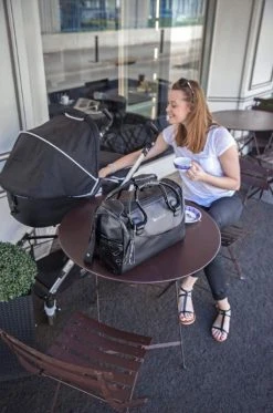 Badabulle Glossy Black Luiertas B043011 -KinderReisWereldNederland badabulle glossy black luiertas 3