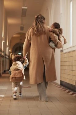 Jollein Boucle Biscuit Rugtasje 057-591-66067 -KinderReisWereldNederland jollein boucle rugtasje 1 1