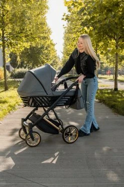 Kunert Ivento Premium Gold Deep Black 2-in-1 Kinderwagen IVE-12-GOLD 35 Kunert Ivento Premium Gold Deep Black 2-in-1 Kinderwagen IVE-12-GOLD -KinderReisWereldNederland kunert ivento premium gold caramel macchiato 2 in 1 kinderwagen ive 10 gold 5