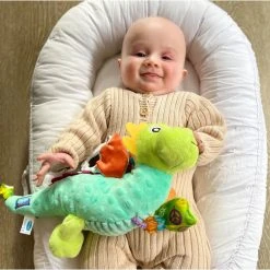 Playgro Sensory Friends Dusty Dragon Buggyspeeltje P0188473 -KinderReisWereldNederland playgro sensory friends dusty dragon buggyspeeltje p0188473 .9