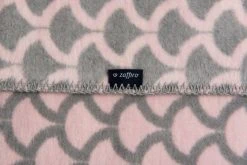 Zaffiro Grijs & Lichtroze Halve Cirkels 75 X 100 Cm Wiegdeken 40726 7 Zaffiro Grijs & Lichtroze Halve Cirkels 75 X 100 Cm Wiegdeken 40726 -KinderReisWereldNederland zaffiro deken halve cirkels grijs lichtroze ba1 3 2