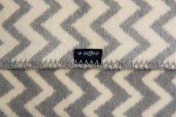 Zaffiro Grijs & Ecru Zigzag 75 X 100 Cm Wiegdeken 40771 -KinderReisWereldNederland zaffiro deken zigzag grijs wit ka1 3 2